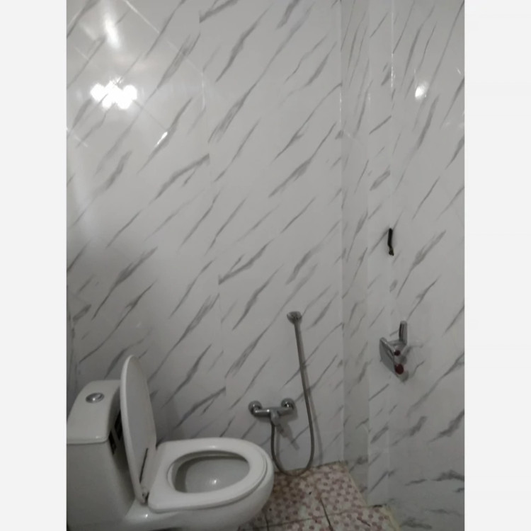 برچسب کابینت طرح سنگ هایگلاس کد 6270 ضخیم سفید رگه طوسی