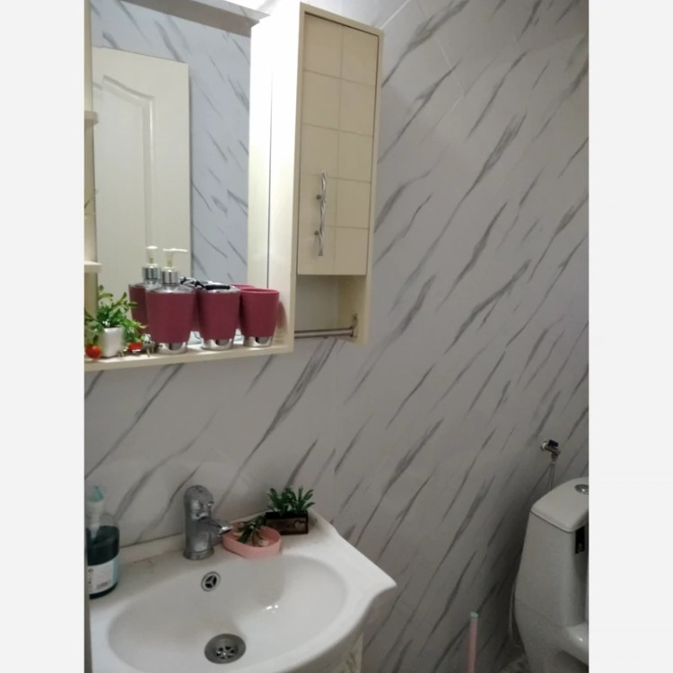 برچسب کابینت طرح سنگ هایگلاس کد 6270 ضخیم سفید رگه طوسی