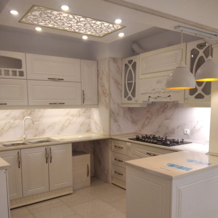 برچسب کابینت طرح سنگ مات کد 3541 سفید رگه طلایی و قهوه ای