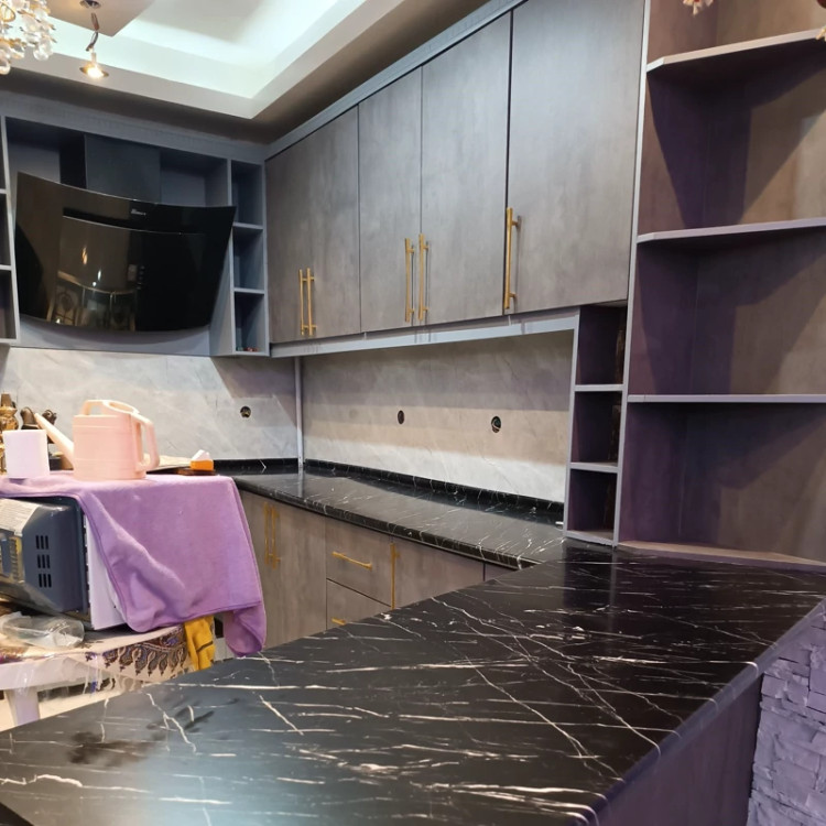 برچسب کابینت کد 4513 طرح بتن پتینه ای طوسی پررنگ خلوت برجسته