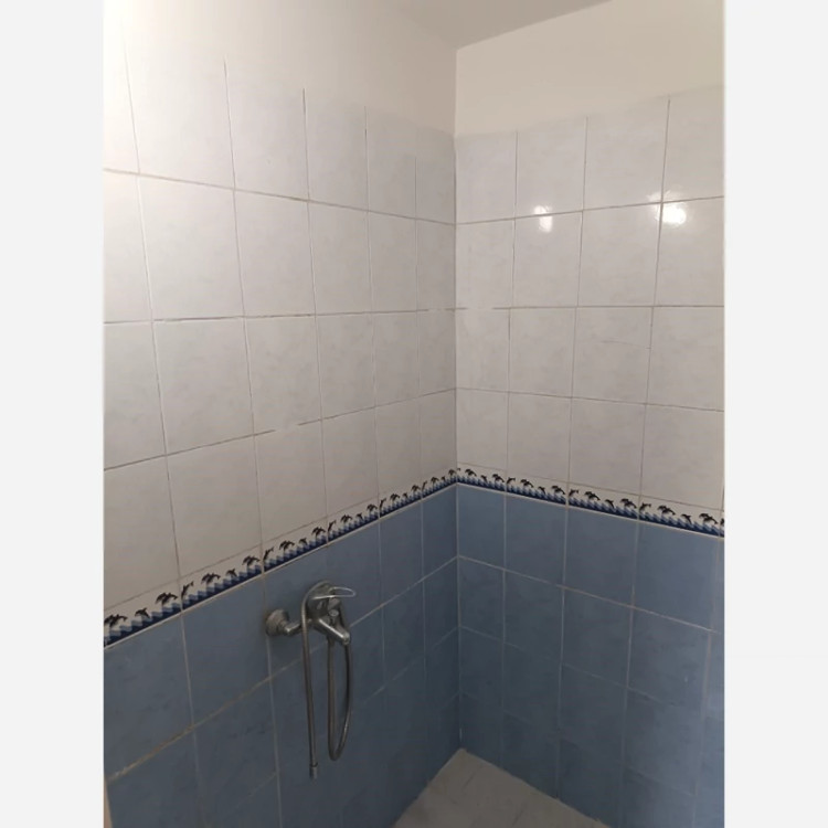 برچسب کابینت طرح سنگ هایگلاس کد 3572 سفید با رگه های طوسی