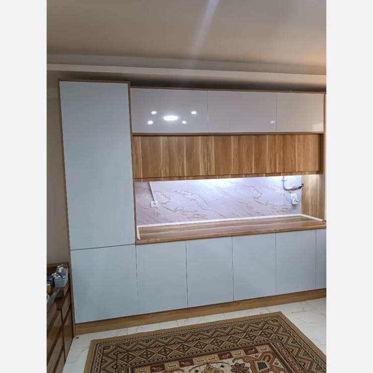 برچسب کابینت طرح سنگ هایگلاس کد 3586 شیرکاکائویی روشن با رگه طلایی