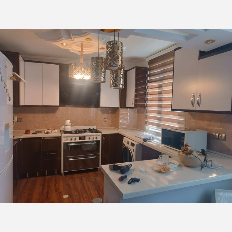 برچسب کابینت طرح سنگ هایگلاس کد 3586 شیرکاکائویی روشن با رگه طلایی