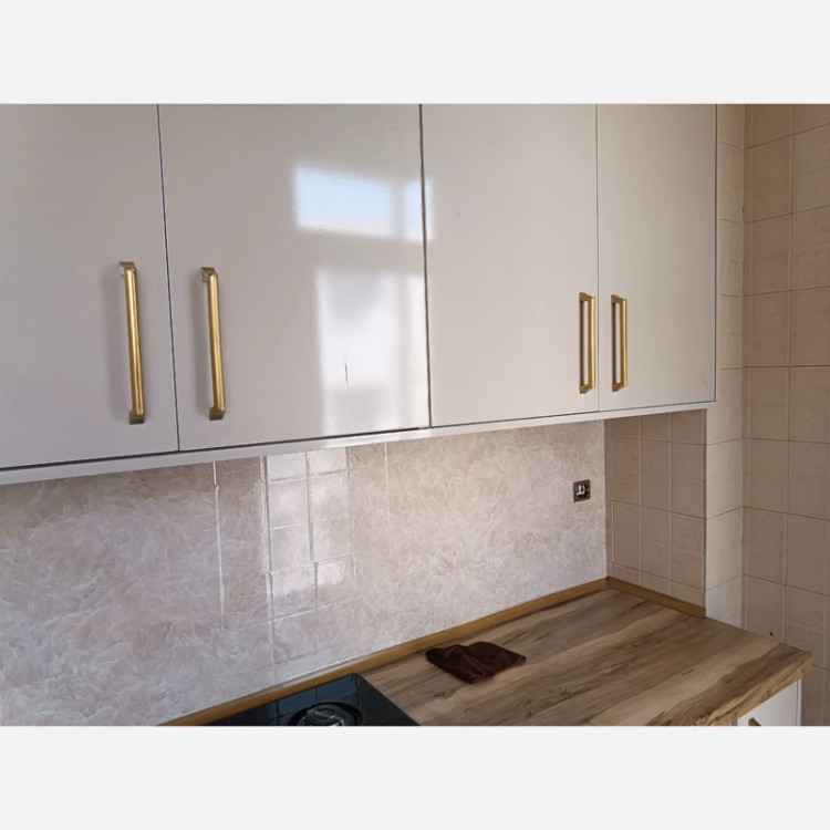 برچسب کابینت طرح سنگ هایگلاس کد 3523 کرم پتینه ای