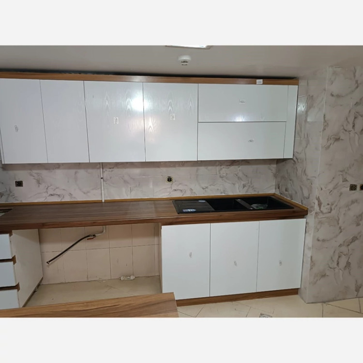 برچسب کابینت طرح سنگ هایگلاس کد 3587 طوسی با رگه های بژ
