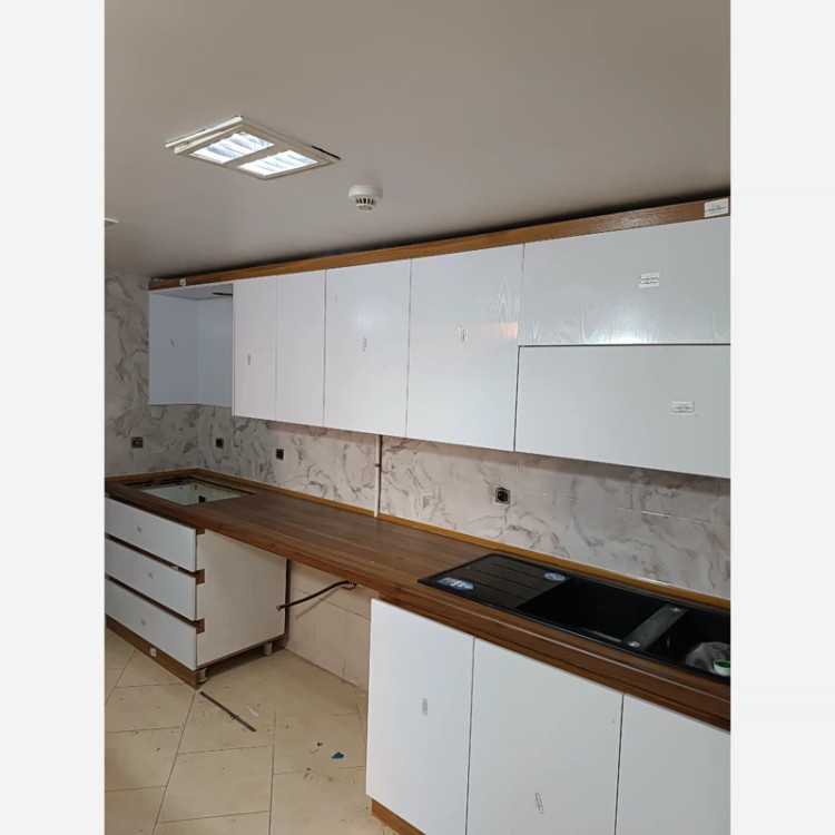 برچسب کابینت طرح سنگ هایگلاس کد 3587 طوسی با رگه های بژ