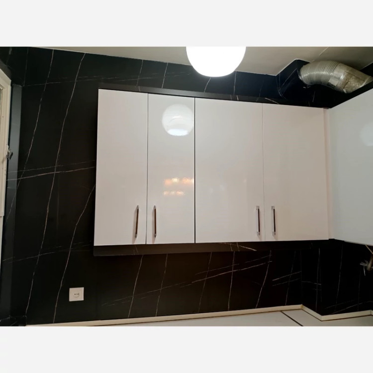 برچسب کابینت طرح سنگ مات کد 8153 مشکی رگه طلایی ضخیم