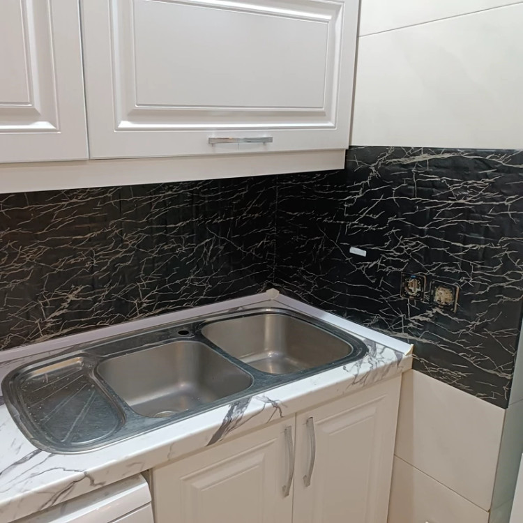 برچسب کابینت طرح سنگ مات کد 8155 مشکی ضخیم رگه سفید
