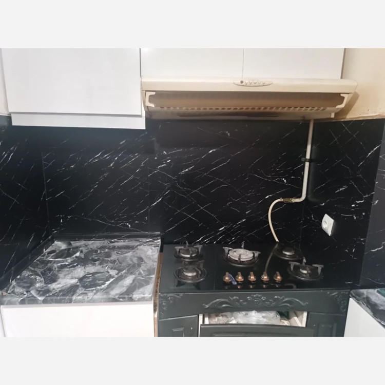 برچسب کابینت طرح سنگ هایگلاس کد 3564 مشکی عرض 90 سانت