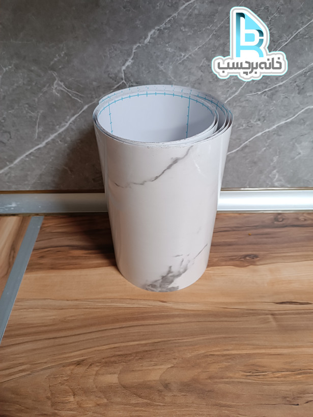 برچسب قرنیزی کد 3573 طرح سنگ سوپر مات سفید با رگه های مشکی