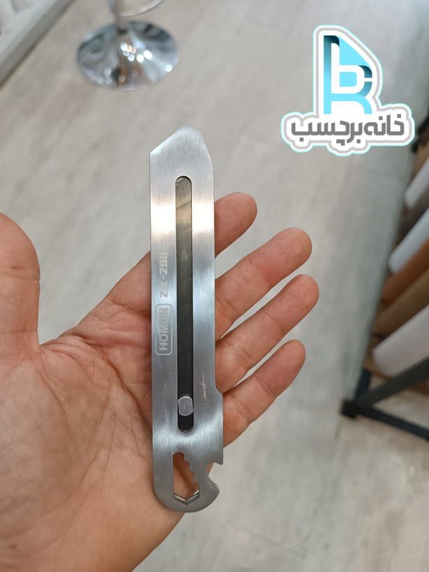 کاتر بزرگ بدنه فولادی رنگ کروم مارک هومون اعلا با تیغ کاتر مشکی دارای درب باز کن نوشابه