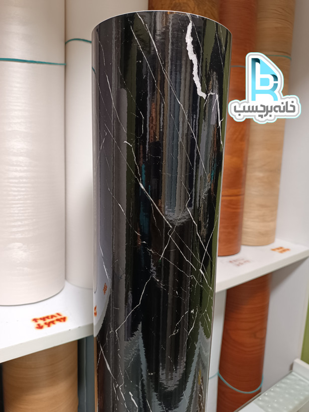 برچسب کابینت کد ۸۱۴۸ طرح سنگ های گلس مشکی با رگههای سفید عرض ۶۰ سانت